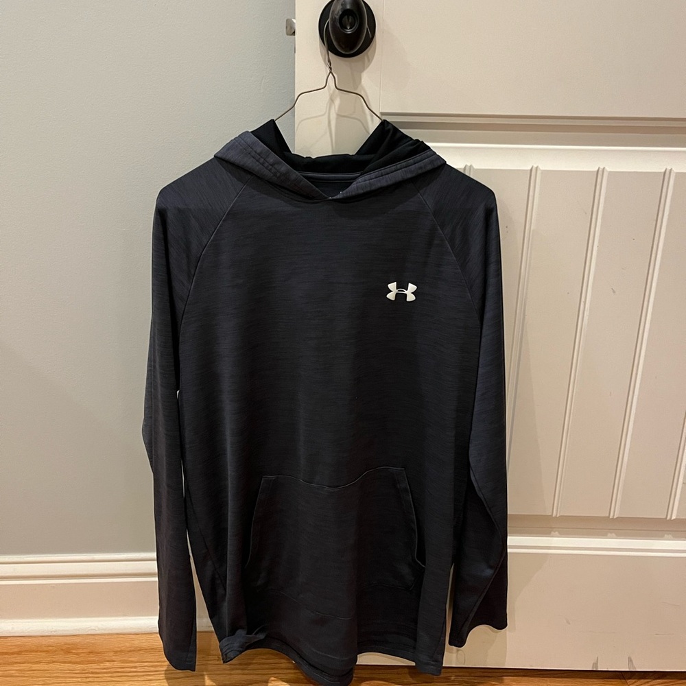 Under Armour Hear Gear Hoodie. Make offer and I’ll ship within 24 hours. Size L